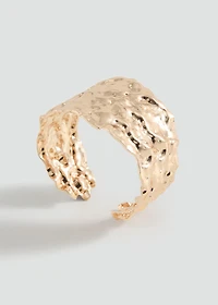 Rigid textured bracelet