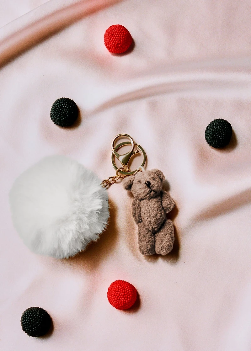 Keychain with bear design
