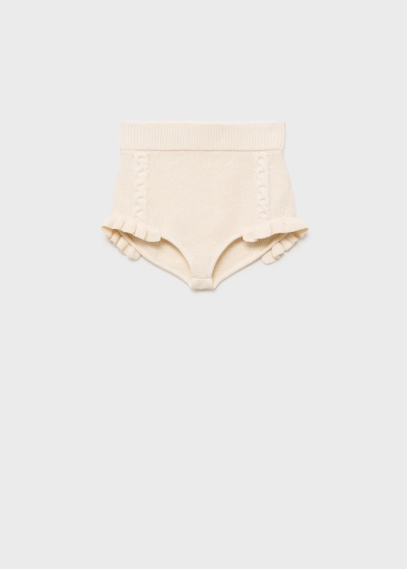 Mini-shorts with ruffle
