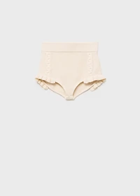Mini-shorts with ruffle
