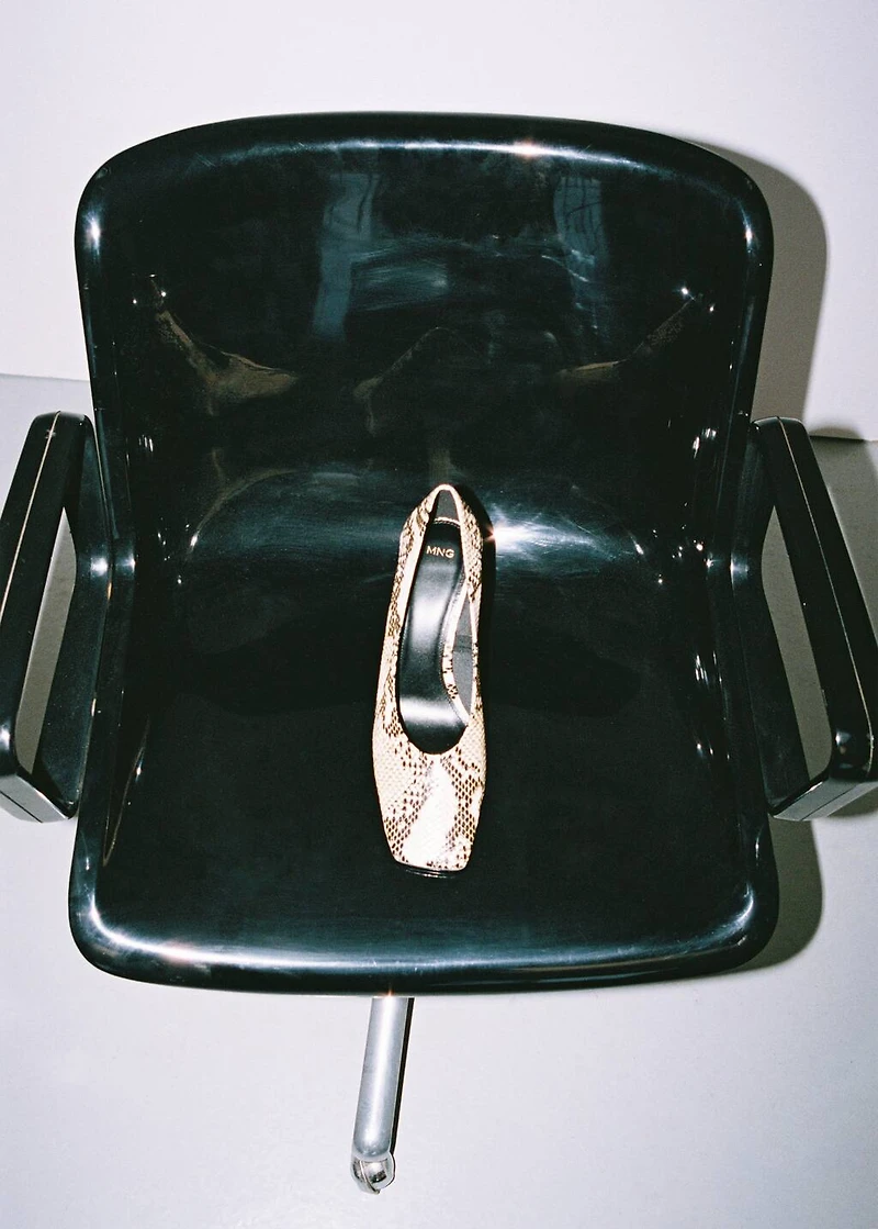 Animal-print high heeled shoes