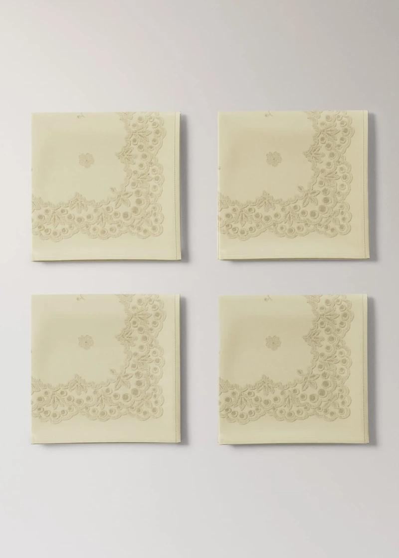 Linen napkins with floral pattern