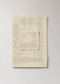 Linen napkins with floral pattern