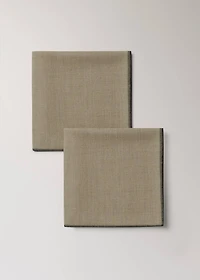 Linen napkins with contrasting overlock