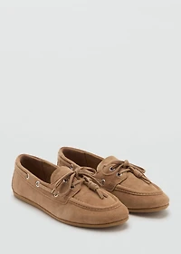 Deck shoes with laces