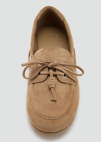 Deck shoes with laces