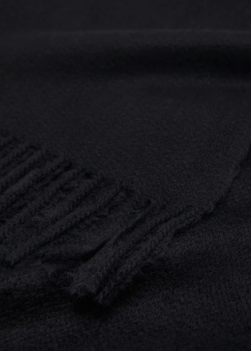 Fringed edge scarf