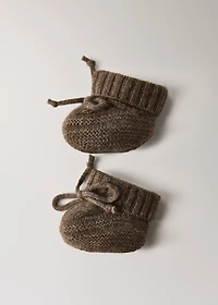 Knitted booties with bow