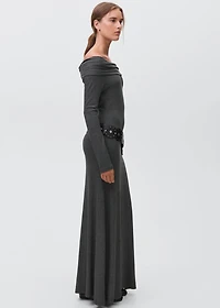 Off-shoulders dress