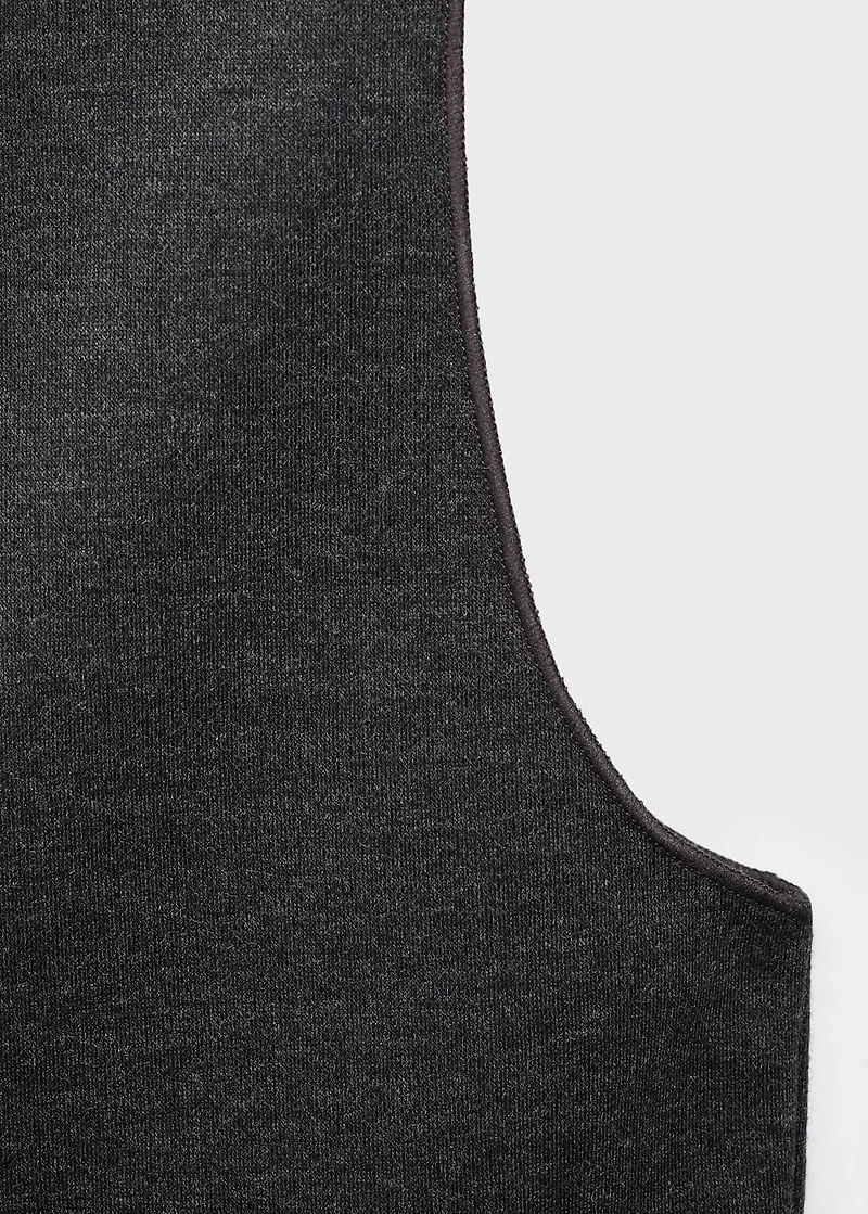 Round neck buttoned vest