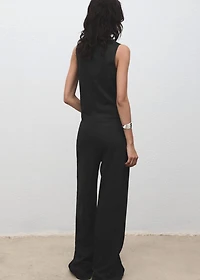 Round neck buttoned vest