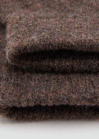 Knitted gloves