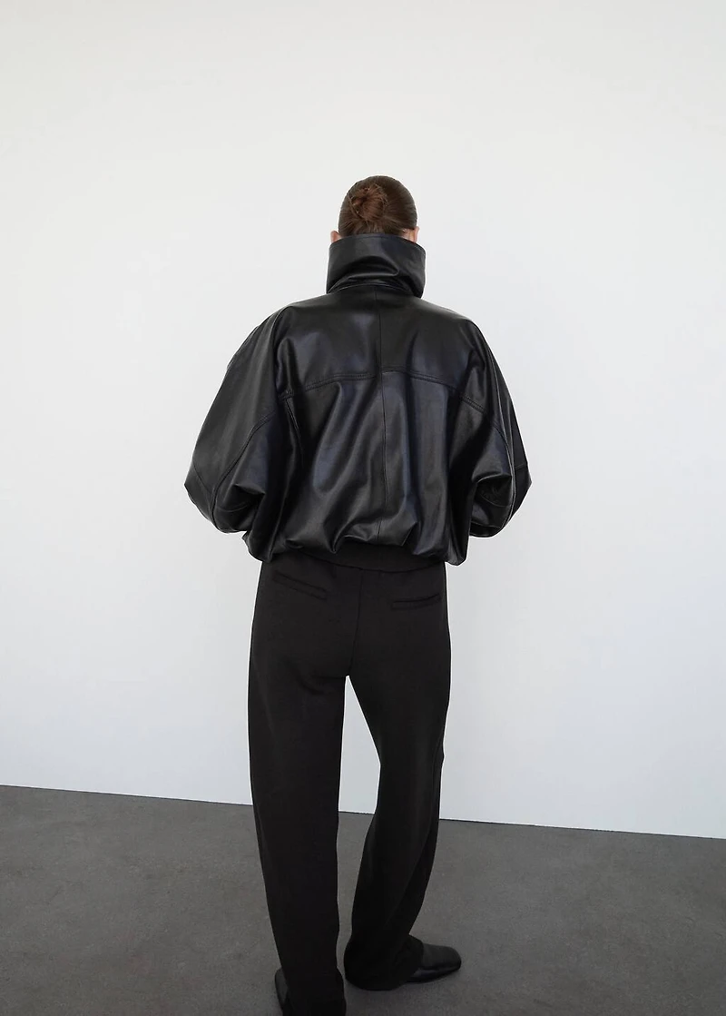 100% leather jacket with notched lapel collar