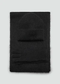 Knitted gloves