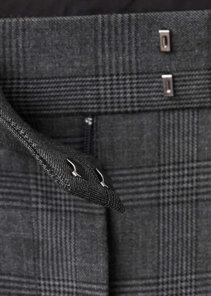 Check pleated pants