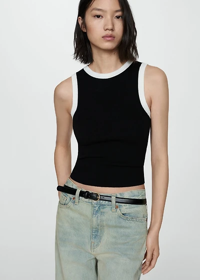 Knitted top with contrasting piping