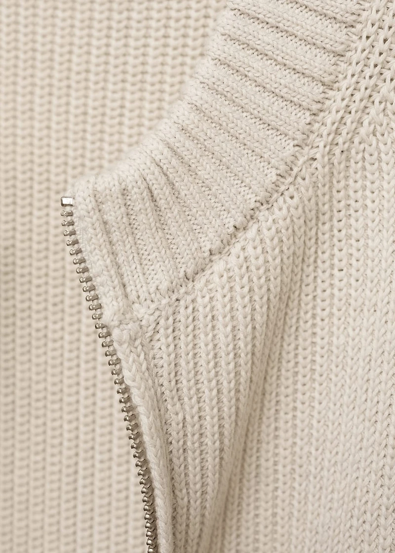 Knitted vest with zip