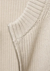 Knitted vest with zip