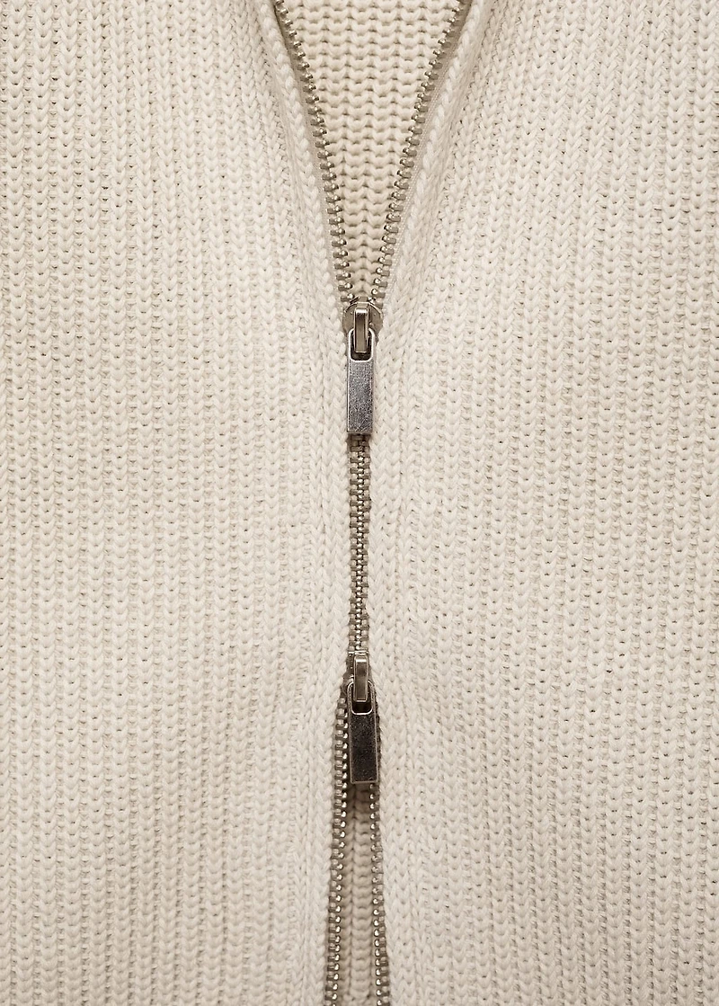 Knitted vest with zip