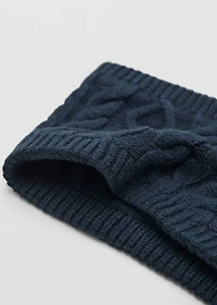 Cable-knit scarf