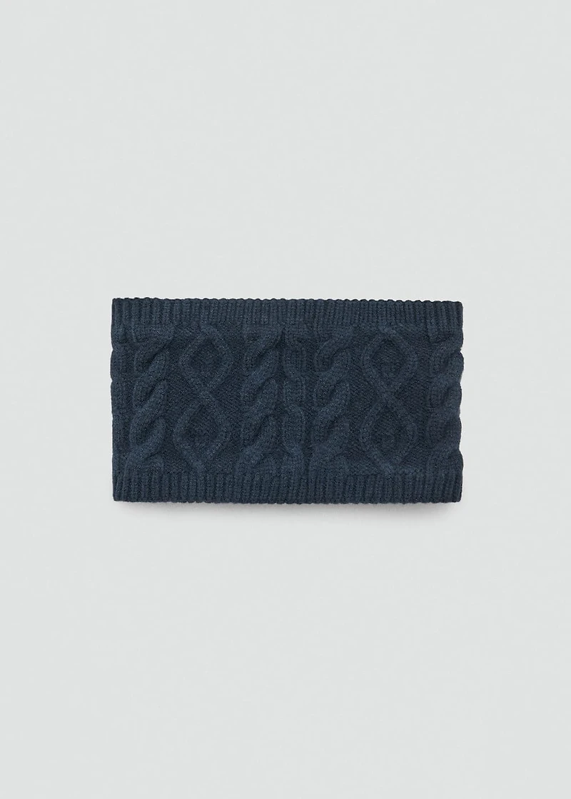 Cable-knit scarf