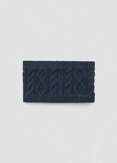 Cable-knit scarf