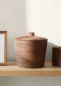 Fine rattan box with lid