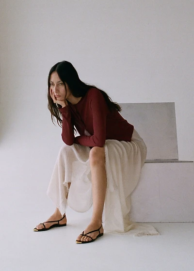Leather sandals with strap and contrasting toe