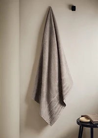 Cotton bath towel with embroidered dots