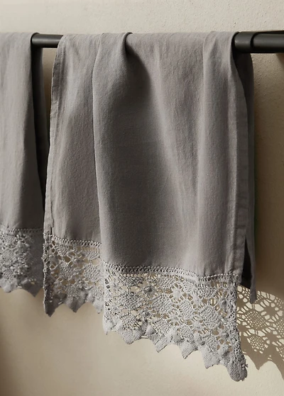 Linen towel with lace edging