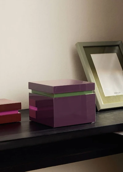 Square two-tone lacquered box