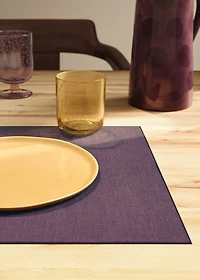 100% resin-coated linen placemat with contrasting overlock stitching