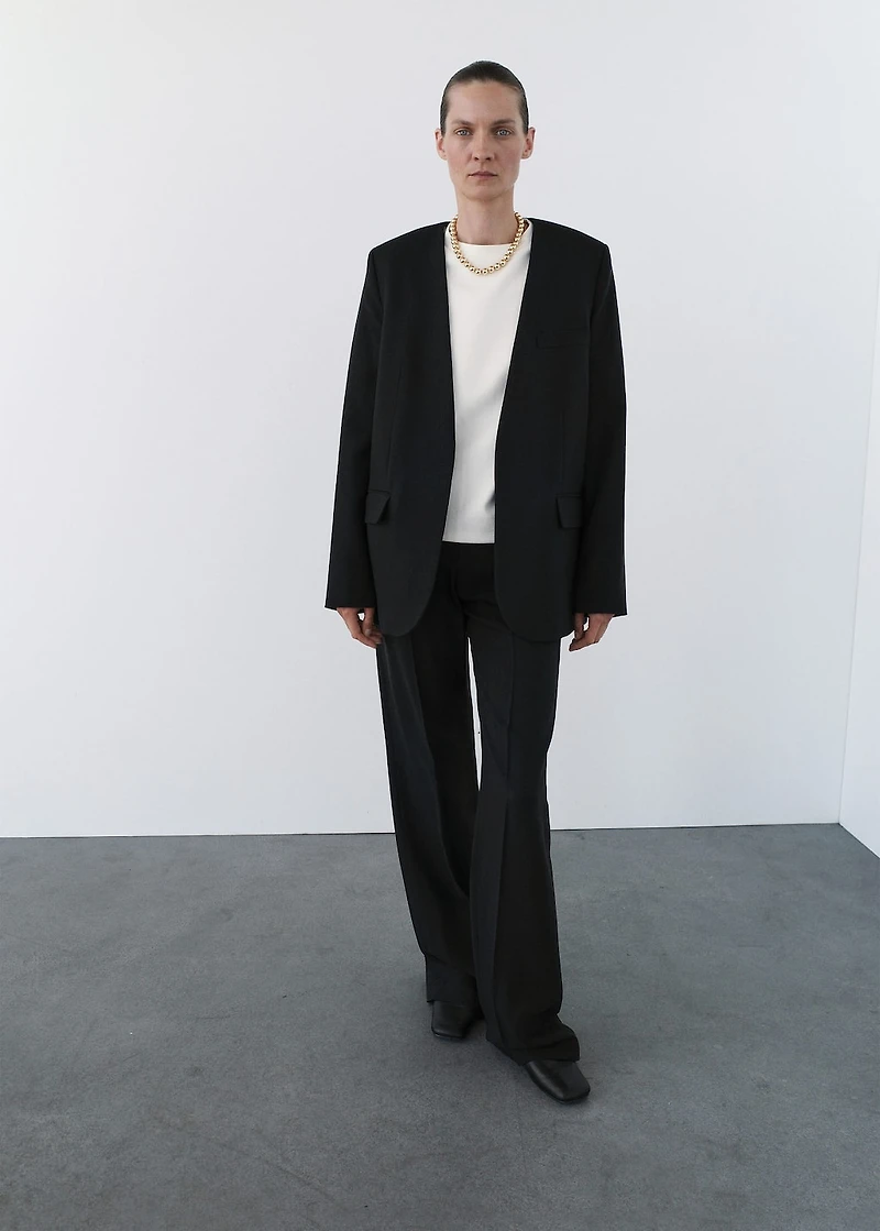 Suit jacket without lapels