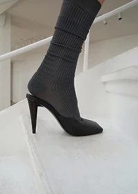 Open-toe leather shoes