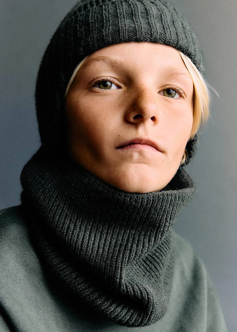 Earmuff knitted hat