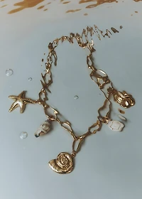 Shells bead necklace