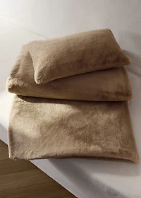 double-faced fur-effect blanket