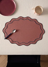Cotton resin-coated wave placemat