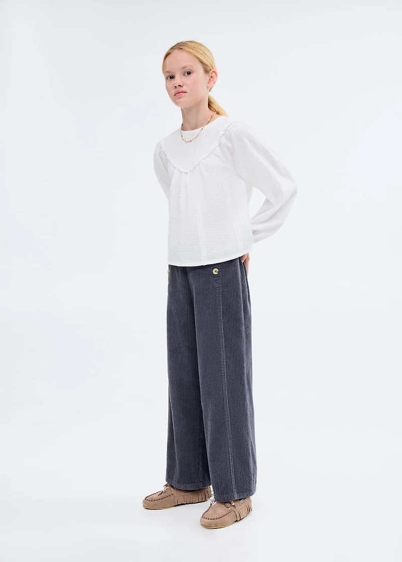 Blouse with lace trim details