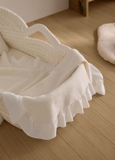 Jacquard cotton bedspread with ruffle for mini cot