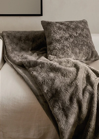 fur-effect textured blanket