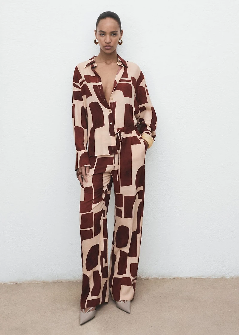 Fluid pants with geometric pattern