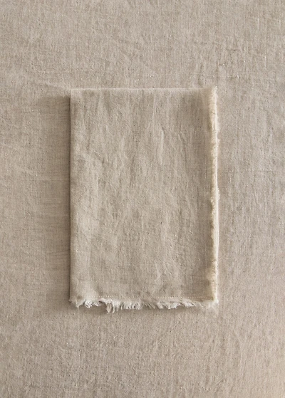 Linen napkins with frayed ends