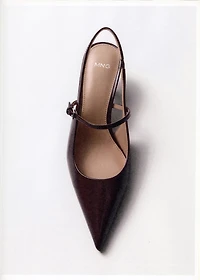Kitten-heel patent leather shoes
