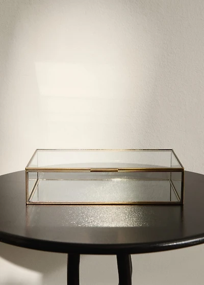 Medium box with metal profile