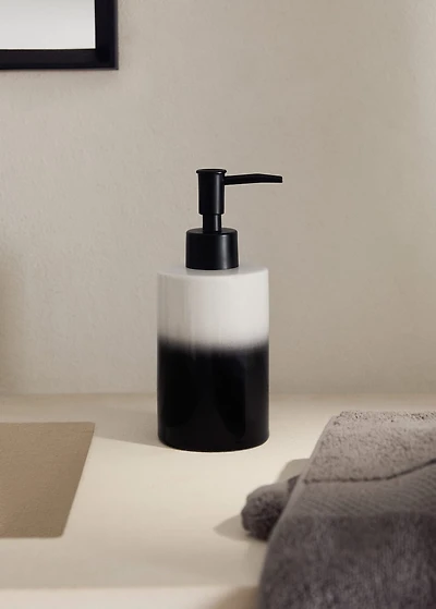 Degraded earthenware dispenser