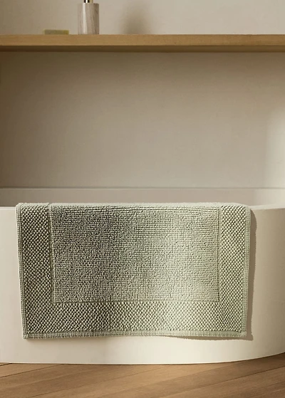 Garment-dyed cotton bath rug