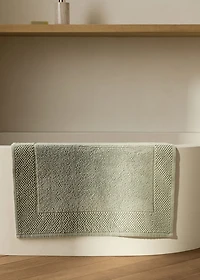 Garment-dyed cotton bath rug