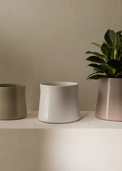 Medium terracotta planter