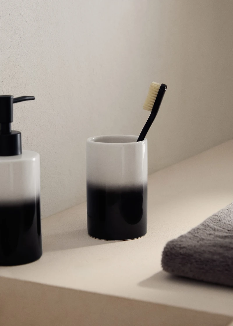 Earthenware tumbler with gradient effect